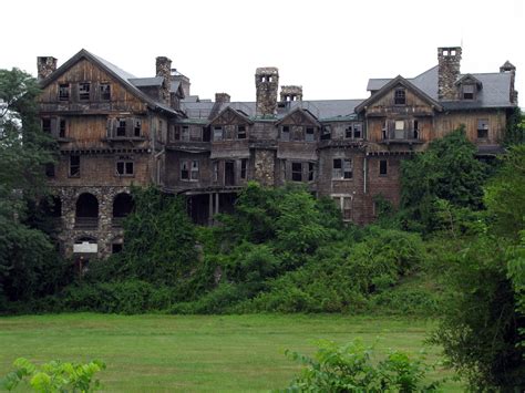 Old abandoned mansion : r/pics