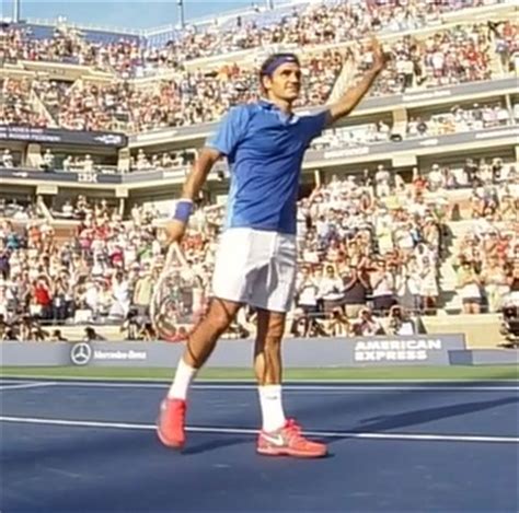 Roger Federer wearing pink shoes with blue outfit at US Open | Larry Brown Sports