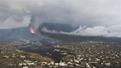 La Palma volcano eruption: Thousands of people evacuated with many ...