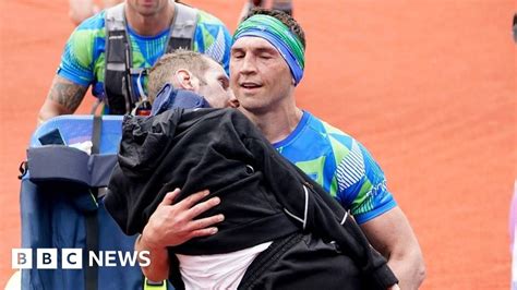 Kevin Sinfield carries Rob Burrow over Leeds marathon finish | Mumsnet