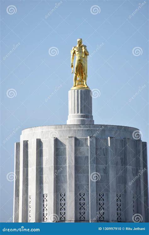 Oregon State Capitol in Salem Stock Photo - Image of relief, marion ...