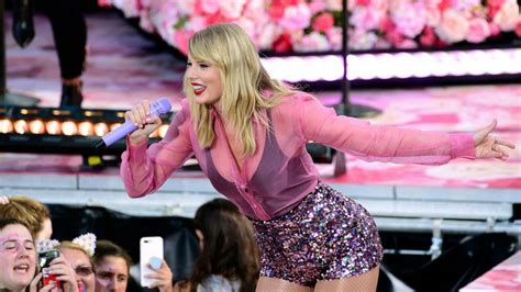 Taylor Swift drops 'Lover' album: 5 things to know about the game-changer - ABC News