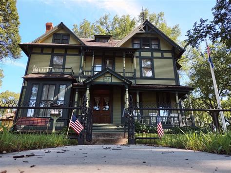 Tour The Amazing Former Governor's Mansion In North Dakota