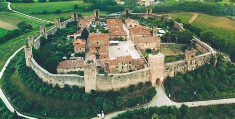 Monteriggioni - Explore the Medieval Fortress in Tuscany