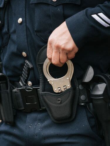 Police duty belt setup: A guide to duty equipment placement