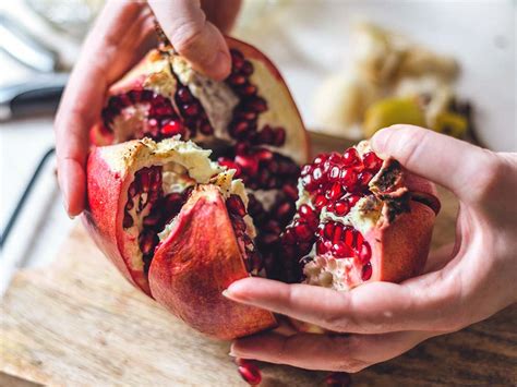 Pomegranate Secrets: The Best Way to Eat A Pomegranate