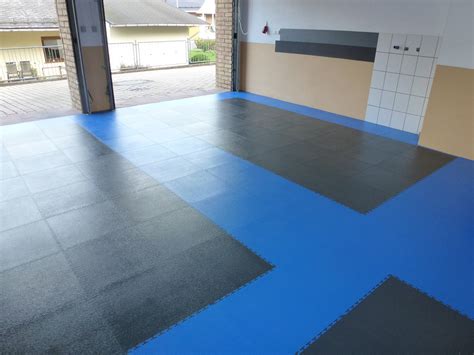 PVC garage floor with click system of tiles / PVC flooring for the ...