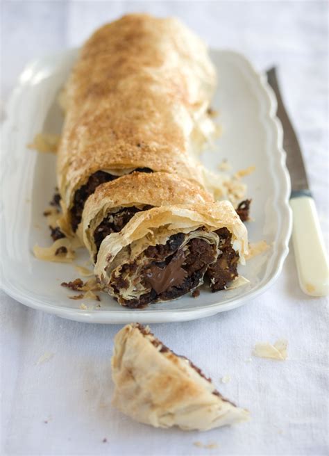 Christmas pudding strudel with chocolate ~ Jamie Oliver | Drizzle and Dip