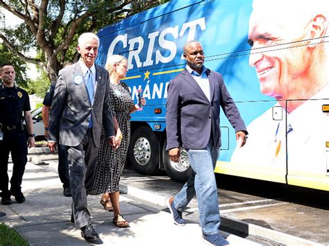 Charlie Crist Loses Campaign Manager Three Weeks out from Election