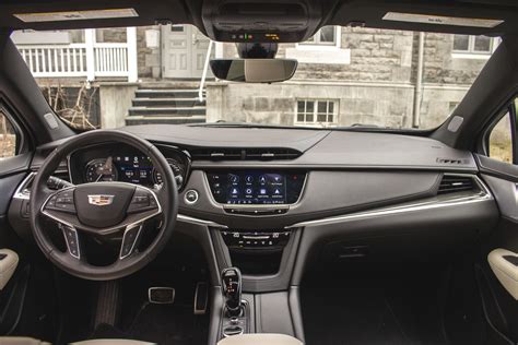 2020 Cadillac XT5 Features Next-Gen Wireless Smartphone Charging