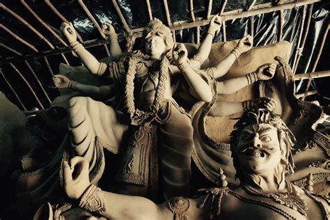 DURGA IDOL Making: The craft and its legends - STREETTROTTER