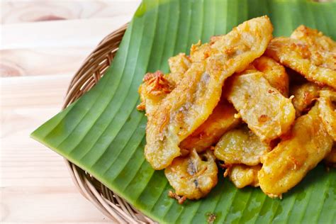 Thai Fried Banana Fritters (Kluay Kaek) | Asian Inspirations