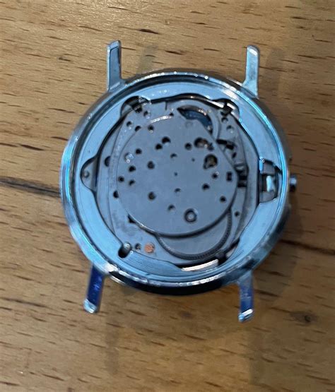 How do I remove this movement? : watchrepair