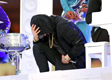 Eminem takes a knee during Super Bowl halftime show - CBS News