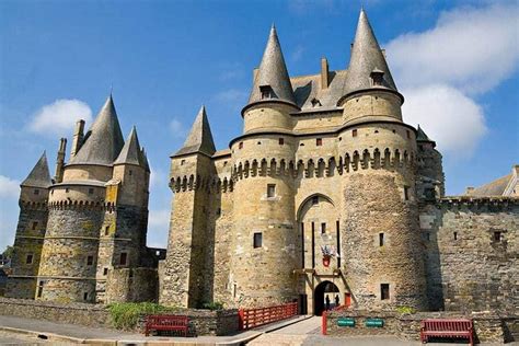 17 of the Best Castles in France to Visit!