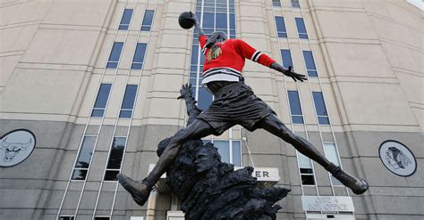 michael jordan statue Archives - FanBuzz