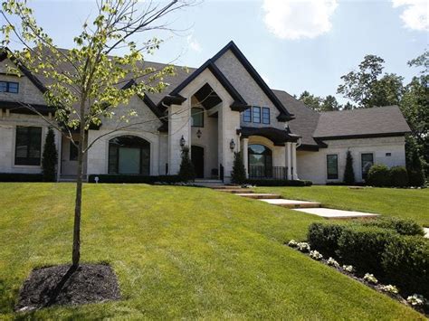 Luxury homes in Lakewood