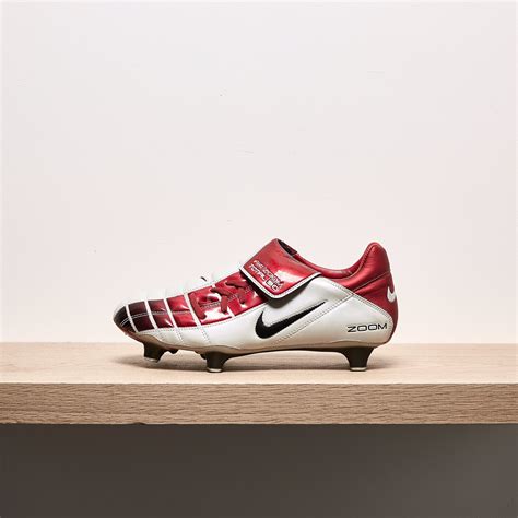 Closer Look: Nike Air Zoom Total 90 II 2002 Football Boots - Footy ...