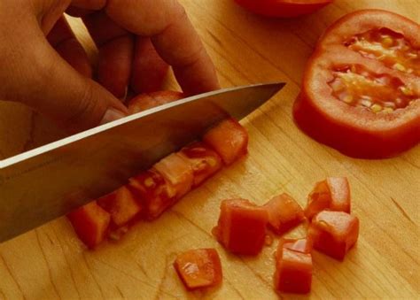 How to Dice Tomatoes in 3 Easy Steps | Diced tomato, Favorite recipes, Foodstuff