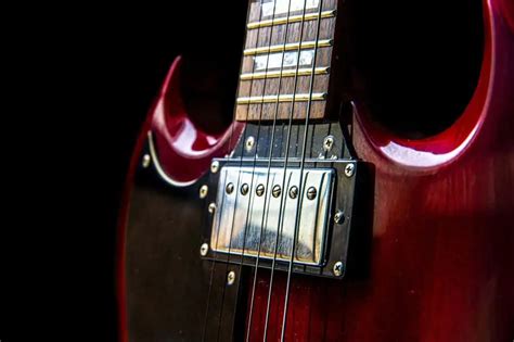 P90 Pickups Vs Humbuckers (Which Is Better For You?)