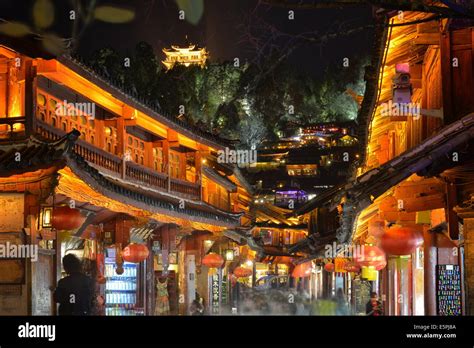 Busy Lijiang Old Town, UNESCO World Heritage Site, at night with Lion ...