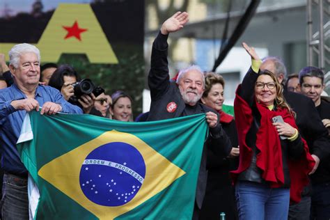 Lula widens lead over Bolsonaro ahead of Brazilian vote -poll | Reuters