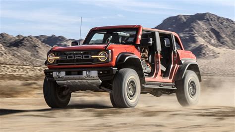 2022 Ford Bronco Raptor specs, pictures reveal ultra-wide, bad-ass ...