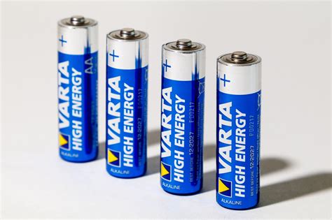 Difference Between Ultracapacitor and Battery | Difference Between | Ultracapacitor vs Battery