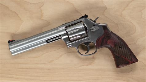 Smith & Wesson Model 686 Plus Deluxe