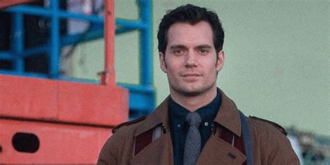 1st underwhelming picture of Henry Cavill as Clark Kent in "Batman v. Superman" - Lyles Movie Files