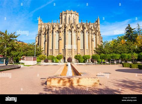 Vitoria gasteiz cathedral hi-res stock photography and images - Alamy