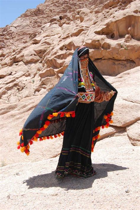 Egyptian Bedouin woman wearing traditional Bedouin attire of South ...