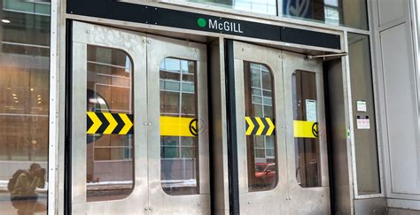 Opposition calls for all metro stations to have automatic doors by 2024 ...