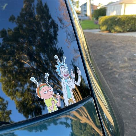 Rick and Morty Middle Finger – ihatedecals.ca