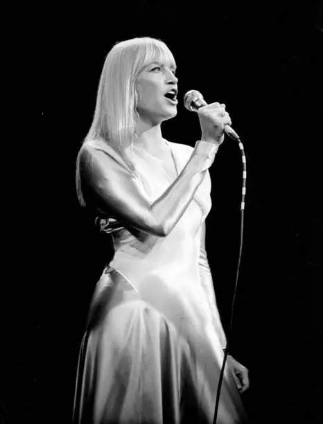 MARY TRAVERS IN Concert Circa 1977 In New York City OLD PHOTO $5.97 ...