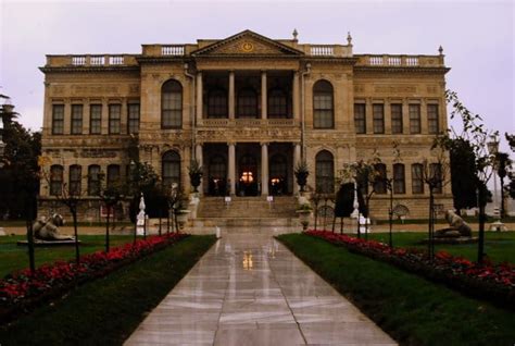 Dolmabahce Palace in Istanbul, Turkey : Photos, History and Guide