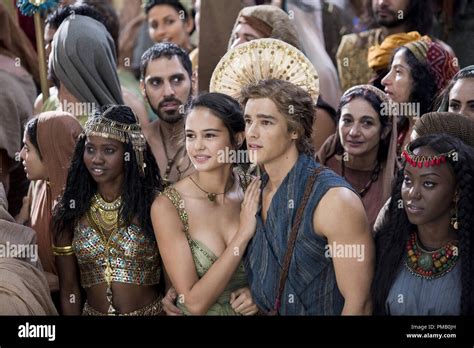 Zaya (Courtney Eaton) and Bek (Brenton Thwaites) in GODS OF EGYPT Stock ...