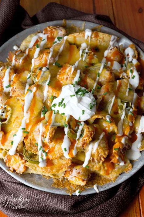 Cheesy Buffalo Chicken Nachos • MidgetMomma