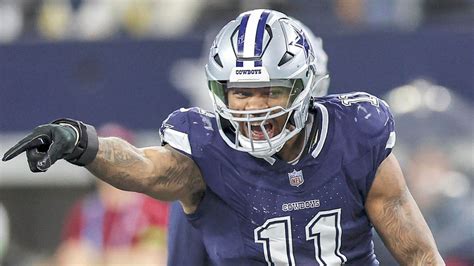 Cowboys' Micah Parsons becomes fifth player to record 40-plus sacks in ...