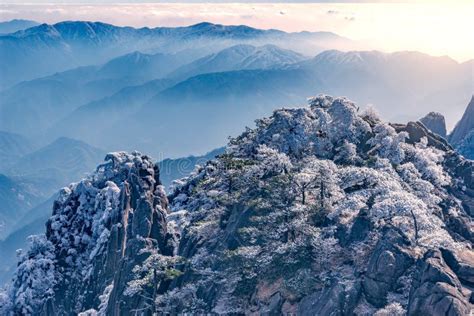 Sunrise Above the Peaks of Huangshan National Park. Stock Photo - Image of park, deep: 91193784