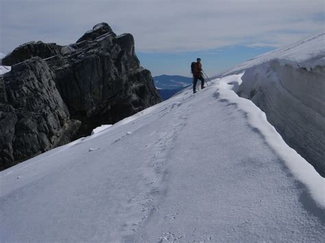 Puncak Jaya (Carstensz Pyramid) | Gunung Bagging