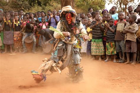 Malawi, traditional Nyau dancer - Dietmar Temps, photography