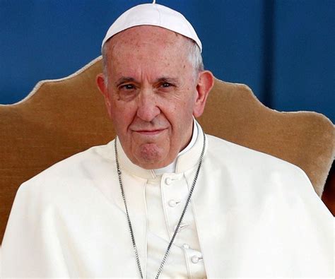 Pope Francis Biography - Facts, Childhood, Family Life & Achievements