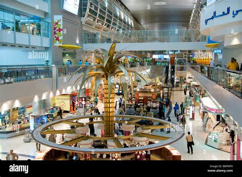 dubai airport, duty free shops, uae Stock Photo: 22630589 - Alamy