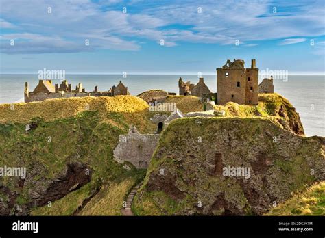 Dunnottar castle hi-res stock photography and images - Alamy