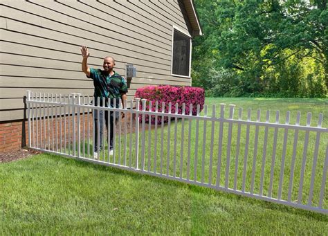 Burbank Vinyl Picket Fence (44" H x 44" W)