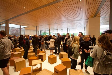 Gallery: Striking new Apple store in Seattle’s University Village features indoor garden ...