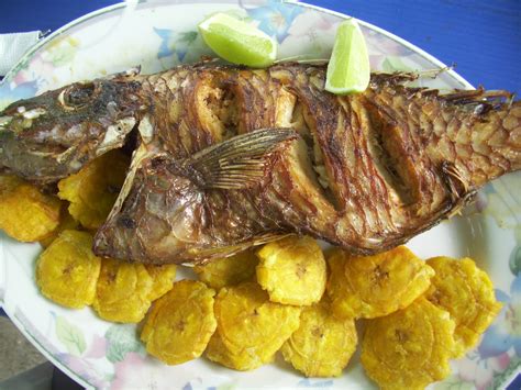 Cocina casera República Dominicana: Pescado frito y Pescado al ajillo al estilo de Caleta con ...