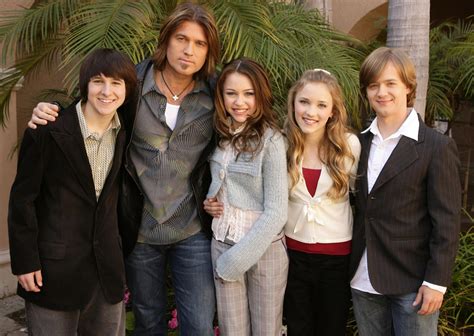 14 Fun Facts About Disney Channel's 'Hannah Montana' - J-14