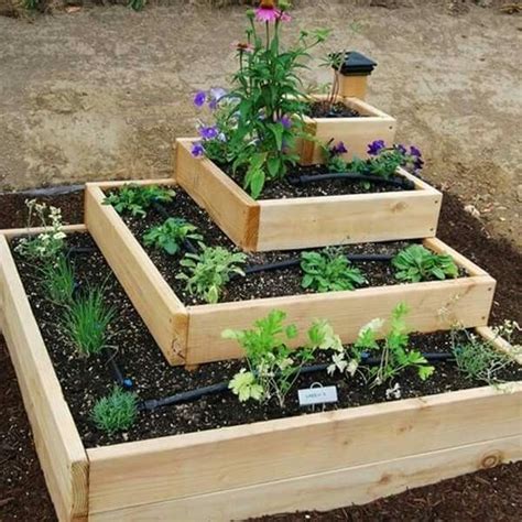 Pin by Thais Silvano on jardins e hortas | Veggie garden design, Diy ...